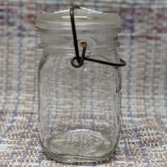 Mason Star Jar, Pint with Wire Clasp - Picture 3 of 9